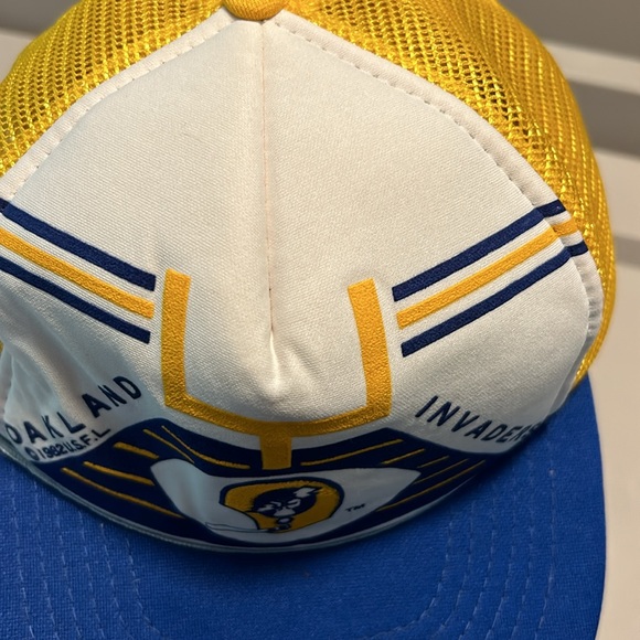 Vintage 1982 USFL Oakland Invaders Truckers Mesh Yellow and Blue Hat SnapBack OS - Picture 4 of 8